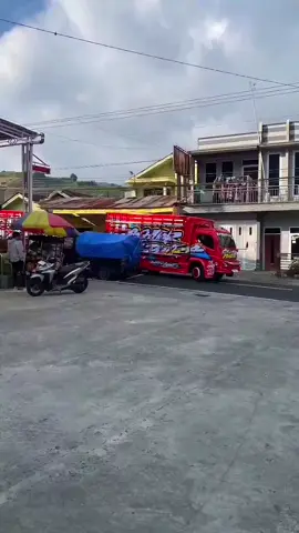 #sodrekers #sodrekersindonesia #supir_muda_punya_cerita #trukoleng #trukmodifikasi #fypシ゚viral #truk_oleng #supirtrukindonesia #truklovers #modifikasinya #fypシ #cctvtrukindonesia #cctv_truck_indonesia #komunitastrukindonesia 