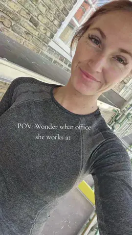 No Office Girl Here🤷‍♀️ #reels #reel #forfun #elektriker #mure #tømre #maler #kvindelighåndværker #håndværker #bigb #tightclothes #goofy #woman #powerwoman #friday #freakyfriday #insta #insta #officelife #contruction #constructionlife 
