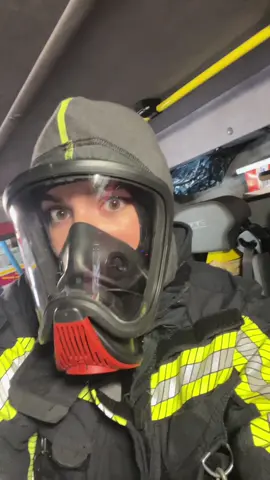 Wenn du als erstes auf dem Fahrzeug bist >>🚒 #feuerwehr #besthobbyever #feuerwehrfrau #ehrenamt #trend #trending #fyp #viral #fy #firefighter #freiwilligefeuerwehr #foryoupage #atemschutz 