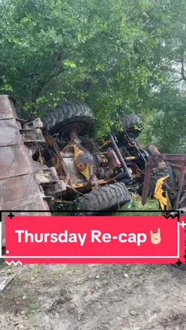 We are getting down to the nitty-gritty 🤙🏻#fyp#junkyard #scrapyard #carcrushing #overbuiltcrusher #komatsu #rusty #crushedcars #asmr #schoolbus #carorchard #classiccars #ambulance #torching @wilum7 