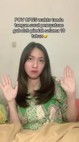 Ketika banyak yang bilang “yang penting PNS dulu, nanti bisa pindah kemana aja” preett jangan percaya guys, sekarang PNS itu harus ttd surat pernyataan tidak pindah daerah selama 10th. Jadi jaga2 aja kita pilih tempat dan instansi sesuai yang kita mau dan yakini. sebenernya bisa atau ngga masih menjadi misteri, karena I juga PNS baru, tapi yang jelas kalopun bisa, mengajukan pindah juga rumit loh. 🤭 #pns #pnsmuda #cpns #pnslife #ASN #cpns2024 #infoasn @bkngoid 