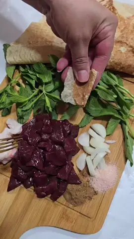 يا لطيففف #على هل لقمة #انا بسميها لقمة العمر وخصوصا لما تكون سودة غنم يا لطيف #kitchen #لبنان🇱🇧 #جنوب ##سودة_غنم #سودة_نية #بقر #لحمه#نيه#بس عند#اللبناني#لان بيعرف يأكل لقمه طيبه#اكسبلورexplore 