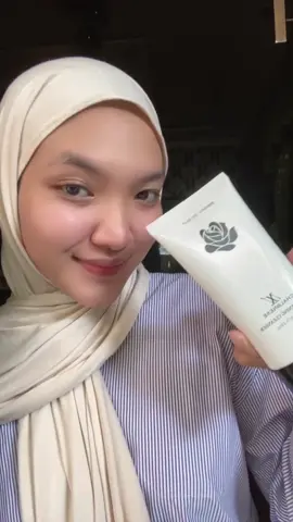 buat kalian yang punya kulit badak susah buat cerah, cobain deh brightening cleanser @CHALONESE di rangkaian skincare routine kalian, ini fw superrr gentle & bagus kandungannya dgn harga yg affordable😍 #brightening #chalonese #kulitcerah #facialwash 