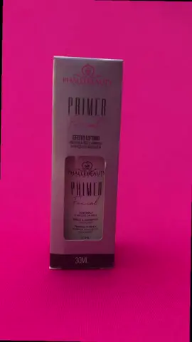 O Primer Facial da marca Phallebeauty foi desenvolvido para fazer um preparo ideal da pele, antes de receber a base ou filtro solar. Sua fórmula com extrato de bambu auxilia no controle da oleosidade, fazendo um efeito lifting que vai uniformizar a pele e deixar os poros menos visíveis. Poros menos visíveis. Controla a oleosidade. Extrato de Bambu Prepara a pele e aumenta a fixação da maquiagem