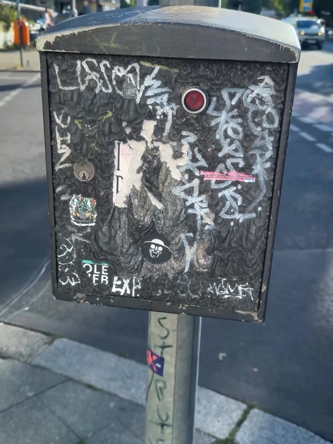 The trip button! 🔘 (IG🎥: @meditat_) #Unreel #Extreme #blender3d #CGI #digitalart