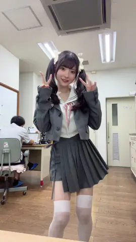 先生パソコンしてる横で #ギリギリ 