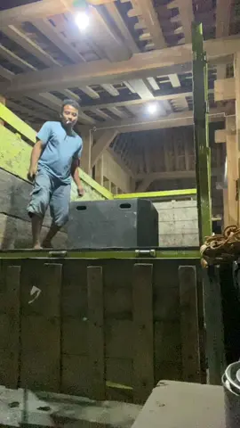 Gas sesok bolo#soundhoreg #soundsystem #soundjenangan #eraaudio #soundviral #atvfairfx122 #atv118reborn #trendysoundsystem #horegjateng #clarity #tukangsondsystem #soundman #horegjawatimur 