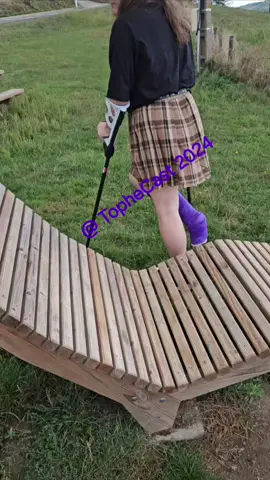 #platrée #legcast #slc #fracture #chevillecassée #fracturecheville #krucken #muletas #crutches #foryou #resineviollette #béquilles #foryourpage 