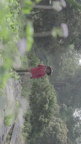 pak maaf ganggu .. boleh ambil gambar bapak nya pas lagi kerja? ohh boleh silahkan .. makasih pak 😇 #cinematic #aesthetic #videography #cinematography 