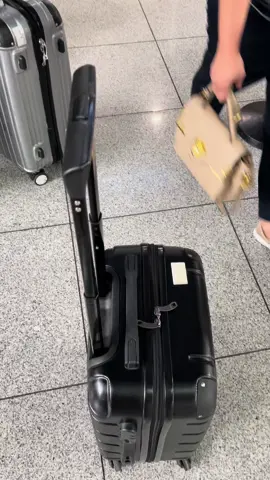 Save this and prank ur friends haha #fyp #airport #airplane #prank #fypシ゚viral 