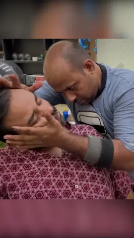 Head Massage Therapy and Neck Cracking by Reiki Master | Cre : Tez Bhogal #mastershamboo #indianmassage #asmrmassage #asmrrelax #massage #pourtoi #fvp #barber #usa🇺🇸 