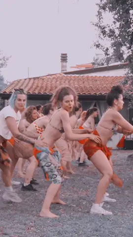 Feeling my body bangin like a speaker, ooh sweatin out my concealer! #tylajump #jump #twerkitalia #twerkingitalia #twerkschoolroma #twerkschool #twerkschoolcamp 