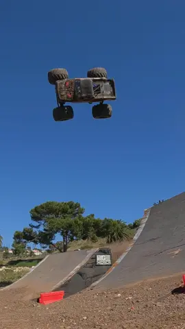 So many tricks to still unlock!#monstertruck #stunts #monsterjam #offroad #flip #losi #rc #fyp 