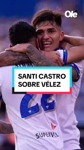 🗣🔵⚪  SANTI CASTRO CON OLÉ: “ERA PESADO EL MOMENTO” ▶️ Santiago Castro recordó con Olé la lucha por la permanencia con Vélez en 2023 en su primer semestre como titular del Fortín. 𝗣𝗿𝗼𝘅𝗶𝗺𝗮𝗺𝗲𝗻𝘁𝗲, 𝗹𝗮 𝗻𝗼𝘁𝗮 𝗰𝗼𝗺𝗽𝗹𝗲𝘁𝗮 𝗲𝗻 𝗻𝘂𝗲𝘀𝘁𝗿𝗮 𝘄𝗲𝗯 𝘆 𝗰𝗮𝗻𝗮𝗹 𝗱𝗲 𝗬𝗼𝘂𝗧𝘂𝗯𝗲 🎙 @Lucas Cislaghi  🎥 @Nico La Rocca Narvaez 