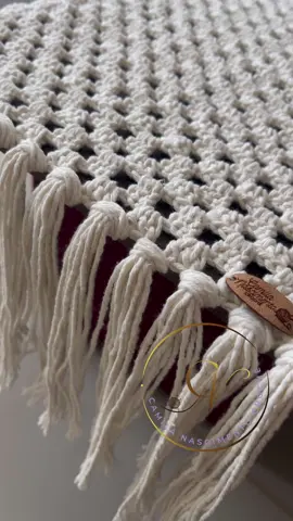 Um encanto para sua mesa Trilho de mesa boho🤍 . 📍Medindo 1 metro de comprimento (sem as franjas) . 🧶Feito com barbante de qualidade 85% algodão . ✅Disponível a pronta entrega . 📦Faço na medida e cor desejada . 💸Por apenas $80,00 #foyoryoupage #viral #foyor 