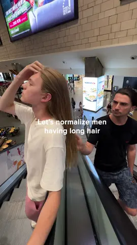 I was shoked when he touched my hair😬 #longmalehair #longblondehair #normalizemenlonghair #feminineboy #reactions 