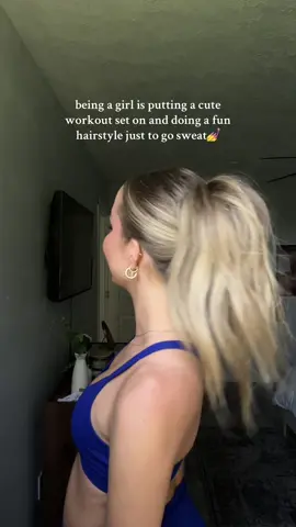 the color of this set are we kidding🤩💙 #FableticsPartner @Fabletics  #hairstyle #hairtok #hairtutorial #ponytail #voluminoushair #viralhair #GymLife #gymhair #ilovebeingawoman #fypシ゚viral #fypage 