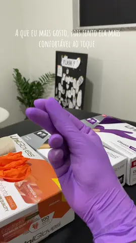 As luvas que eu uso no meu studio de tatuagem , amo a textura dela para tatuar!  #luvalatex #unigloves #uniglovesbrasil #tataugem #tataudora @uniglovesbr 