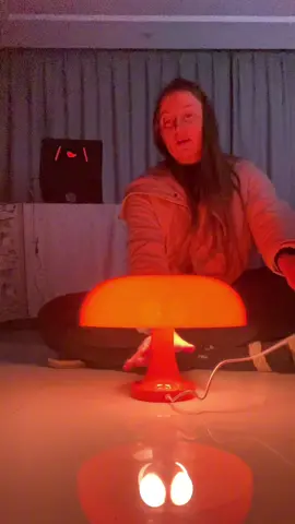 comprei um mushroom lamp 🥹🧡 #abajur #homedecor #mushroomlamp #decoraçãodeinteriores 