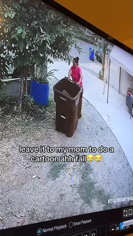 LMAO she def done trynna help clean up the yard fs 🤣😭 #foryoupage #funny 