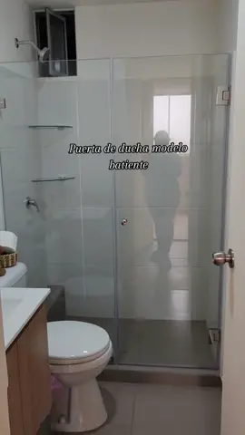 Puerta de ducha modelo Batiente vidrio templado de 8 mm #mamparadeducha #puertadeducha #muebledebaño #vidriotemplado #puertasdeduchalima #vidrieriarubio #renuevatubaño #canceldebaño 