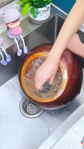 This steel wool rag is really easy to use, it wipes clean without damaging the pots and pans #kitchengoodies #steelwooldishcloth #goodhelperinlife