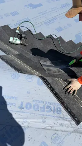#roofing #viral #roofinglife #roofingcontractor #fyp 