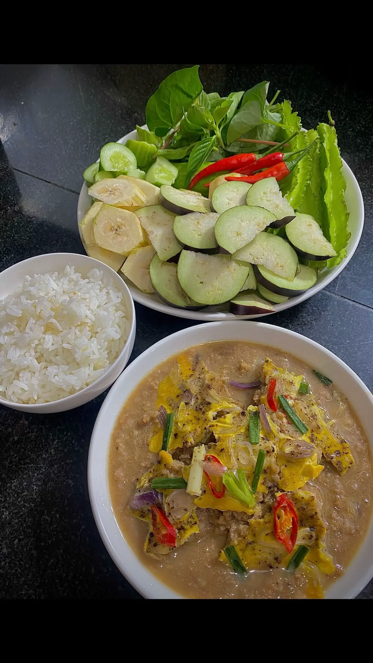 Món mắm trưng rau sống rất thích hợp với ngày mưa #comchongnau #comnha #monngontainha #monngonmoingay #nguoivietnamodailoan #nguoiviettainhatban #nguoiviettaihanquoc #nguoiviettaimy🇻🇳🇺🇸 #nguoiviettaiuc #hoangphu #ancungtiktok #amthucvietnam 