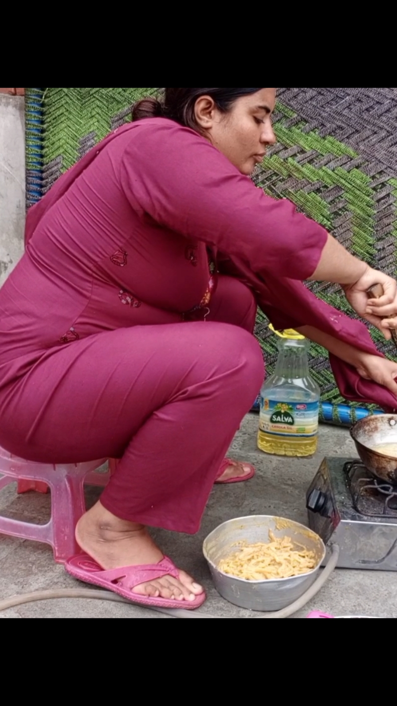 Pakory bnay#foryoupage #viraltiktok #amnalahorivlogs #unfrezzmyaccount #Amnavlogsreal #foryou #amnavillagevlog #viraltiktok 