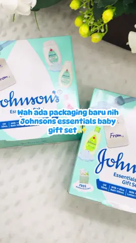 New Packaging dari Johnson Essential Pack nih Moms 😍 kemasannya lebih exclusive lohh, yuk buruan order di 081992778999 yaa 🤗 #perlengkapanmandi #giftset #giftbox #johnson #heronbabyshop #kado 
