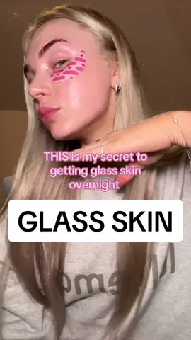 me 🤝 castor oil and vani cream  #castoroil #nighttimeskincare #skincareroutine #viralskincare #affordableskincare 