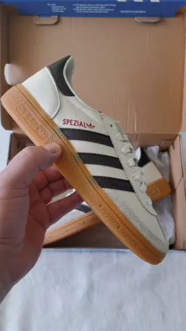 Adidas Handball Spezial Off White Core Black Red #adidas  #adidasoriginals  #adidashandballspezial  #handballsp  #fy  #foryoupage  #geneve  #suisse  #france 