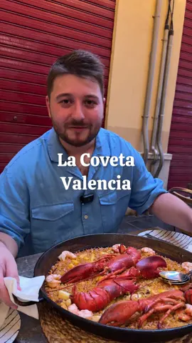 Isprobavamo paelju u Valensiji, u gradu u kome je i nastala. Restoran se zove Tasca Hogan “La Coveta”🥘