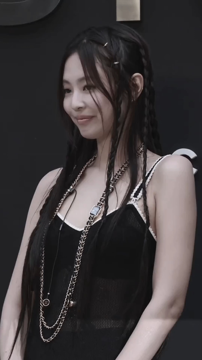 @Jen's_love || simdi sacimi yikamaya gidiyorum gelene kadar tutarlar mii || jennie kamera arkasi fancam || #viral #bkwpp #fanxamjn #fancam #fyp #global #globall 