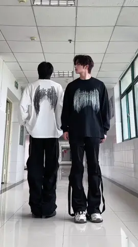 dancing in the hallway 🥰 #stellar #sting #kpop #dance #chinese #trending #fyp #foryou #couple #chinesecouple #couplegoals #foryoupage 