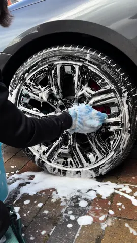 Wheel transformation for a BMW I5 M60 🔥 #foryoupage #fyp #foryou #car #cars #bmw #detailing #valeting #satisfying #asmr 