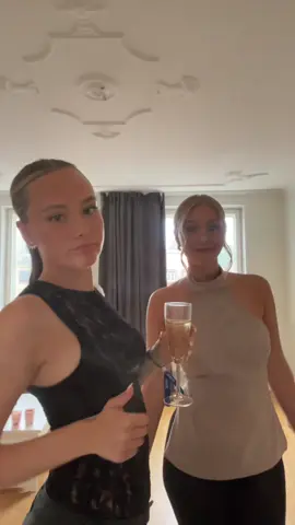 @Linnnnn 👩🏼‍❤️‍💋‍👩🏽 #bayside #fördig 