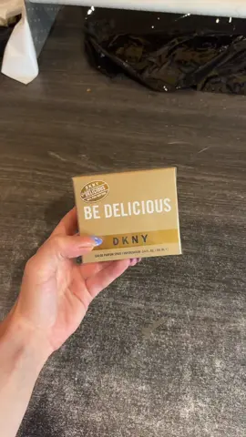 DKNY Golden delicious EDP, 100ml tikai par 30€. Pēdējais iepakojums, nenokavē. Ja interesē raksti ziņu privāti.#rivalus #internetveikals #smaržas 
