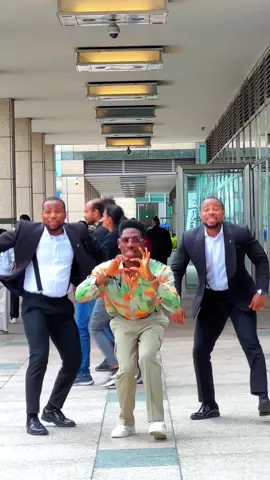 The link up you didn’t expect.🤩  The dance challenge is on guys, let’s go!  Oil indeed dey our head and it’s flowing!  Wt: @theodigiebrothers