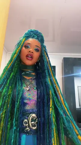 Uliana is HEREEE!!🐙💜☠️💋#disneydescendants #descendantsriseofred 