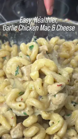 Creamy Garlic Chicken Mac & Cheese! Delicious, cheesy, lower in calories and PACKED with protein! Make it in under 25 minutes!👇🏼 - Pasta: • 170g pasta • Water (to boil pasta) • Salt - Chicken: • 400g chicken breast, chopped • 2 tsp olive oil • 1 tsp salt, pepper, garlic powder, onion powder, oregano - Creamy Garlic Sauce: • 1 tsp butter • 1 tsp any flour (I use oat flour) • 1 tbsp minced garlic • 1 & 1/2 cup any milk (I use 1% skim for low calorie) • 1/4 cup light cream cheese (I use 95% light) • 1/3 cup light mozzarella • 1/4 tsp salt - Notes: • you can save 1/3 cup of pasta water when making pasta and add it to your sauce as well. • I like to top it off with cilantro and chili flakes for an extra punch of flavour but that is optional. • cook the minced garlic at low heat so it does not burn. • bring the sauce to a boil, then cook at low heat until it lightly thickens • double this recipe to make 6 servings for the entire week! - Servings: • approx. 3 - Calories/Macros (per serving): • approx 479 calories • 48g protein • 48g carbs • 11.5g fat - Numbers may slightly vary depending on the brands and ingredients you use - - #Recipe #food #cooking #homecooking #healthy #healthyrecipes #macandcheese #chicken #garlic #healthyfood #protein #mealprep #lunch #dinner #DinnerIdeas #FitnessLifestyle 