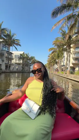 oh boy I couldn’t get the ice cream off my mind.😢 Day 2 was amazzziiingggg💋. #gracemondlana #ushakamarine #icecreamlover #durban #thingstodoindurban #gondola #acquarium #seafood #daddysgirl 