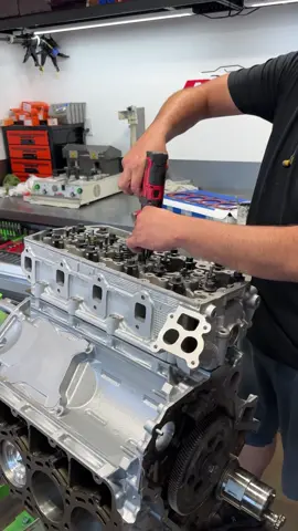 Building the silver surfer of 6.7L Powerstrokes #enginebuild #carrepair #autoshop #enginebuilder #enginerebuild 