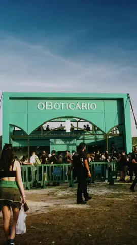 🎥Como Fazer Hyperlapse no Davinci Resolve Quer saber como criar aquele efeito de hyperlapse incrível nas suas edições? Neste vídeo, vou te mostrar como fazer isso de um jeito super fácil usando o DaVinci Resolve. Vem conferir e dar um upgrade nos seus vídeos! 💻✨ #DaVinciResolve #Hyperlapse #VideoEditing #Tutorial #Cinematography #Filmmaker #EditingTips #CreativeProcess #VideoTutorial #VisualEffects