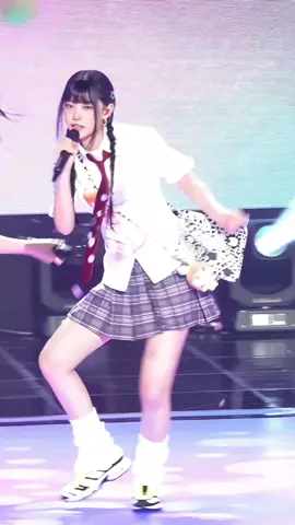 odeio usar o wink em fancam de stage mas nossa quando eh do music bank/music core (ou qualquer uma que tenha telao no fundo) ele nao eh um app, eh um prefeito #foryou #fy #fyp #fypシ #fancam #dafnecams #haerin #newjeans 