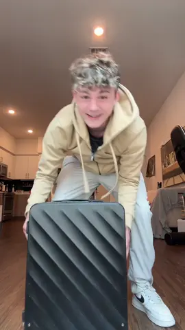 Where do you guess im going🫢 #foryou #travel 