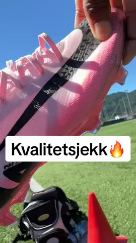 Kom på innsiden og enda tettere på Mercurial vapor 15 Elime #mercurialvapor15elitefg #ASMR #FOTBALLSKO #løkkefotball #fotballtiktok #nike 