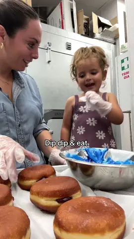 When mila starts rapping 🤣😭🤩 #cancerseason #birthday #birthdaygirl #donutshop #donuts #mom #mommyandme #entrepreneur #couturedonuts #vegas #food 