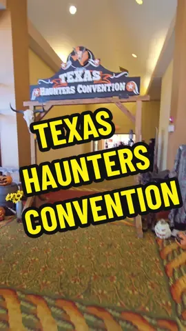 I LOVE THE #texashauntersconvention MAKES MY SPOOKY HEART HAPPY 🖤🖤