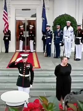 Giorgia Meloni llegando a la casa blanca para la cumbre del 75 aniversario de la OTAN 🇺🇲 #giorgiameloni #politics #fyp #women #Viral #leader #parati #usa #whitehouse #nato 